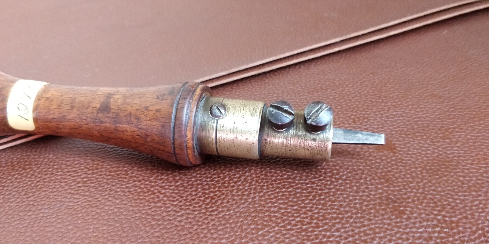 Clean Vintage Antique Wood & Brass Pad Saw Handle Keyhole Tool “R . Johnson”