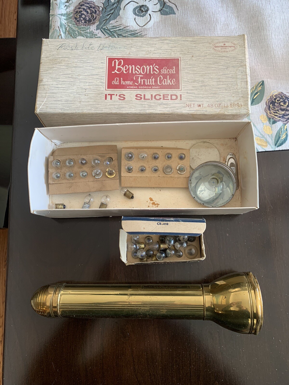 Vintage Flashlight Gold / Brass Color w lightbulbs