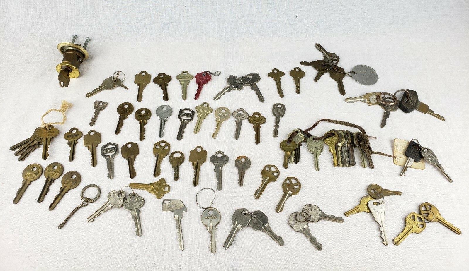Vintage Keys Lot Collectible Automobile Art Crafts Jewelry Crafting Key Necklace