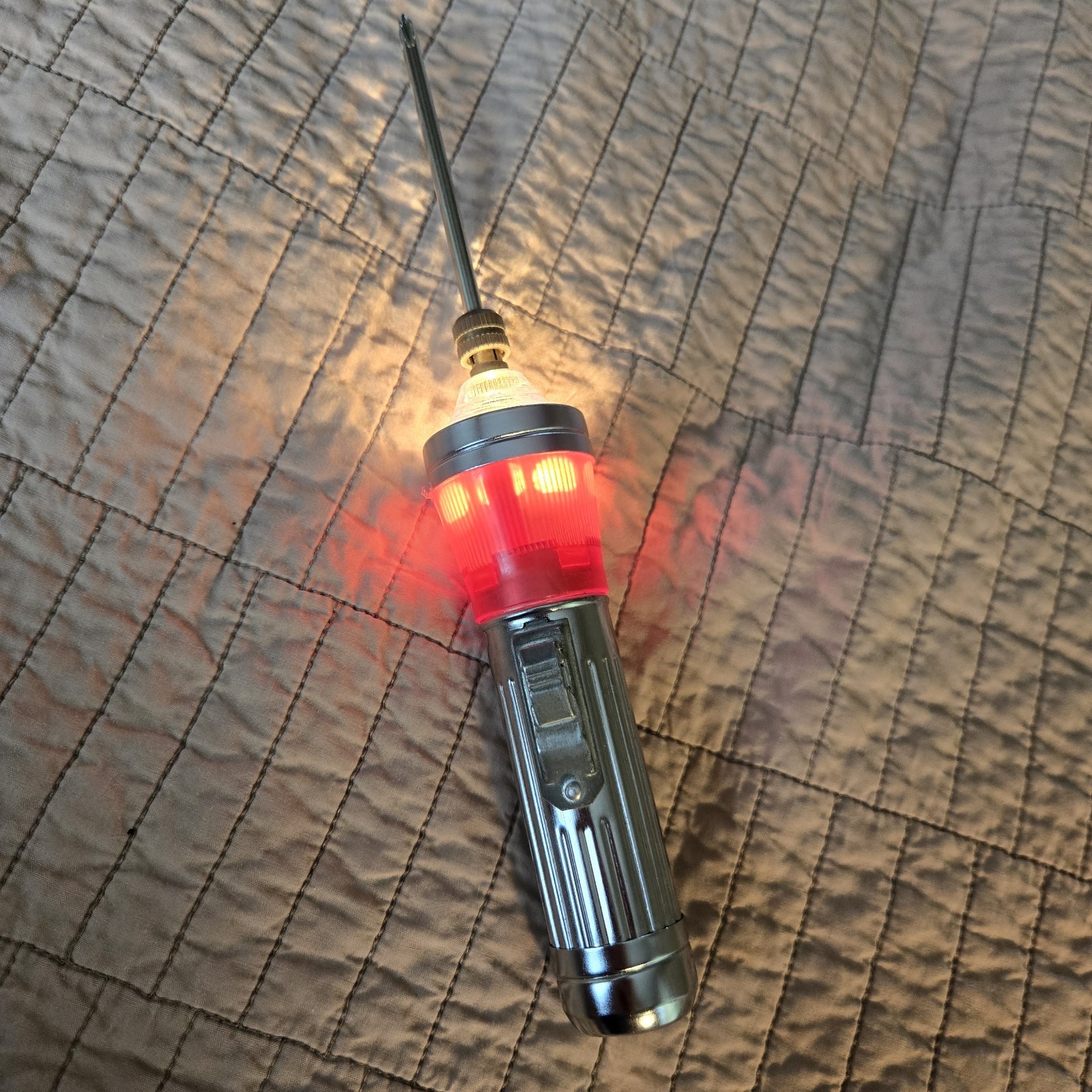 Working Vintage Illuminated Flashlight Screw Driver WT Hong Kong Metal Plastic