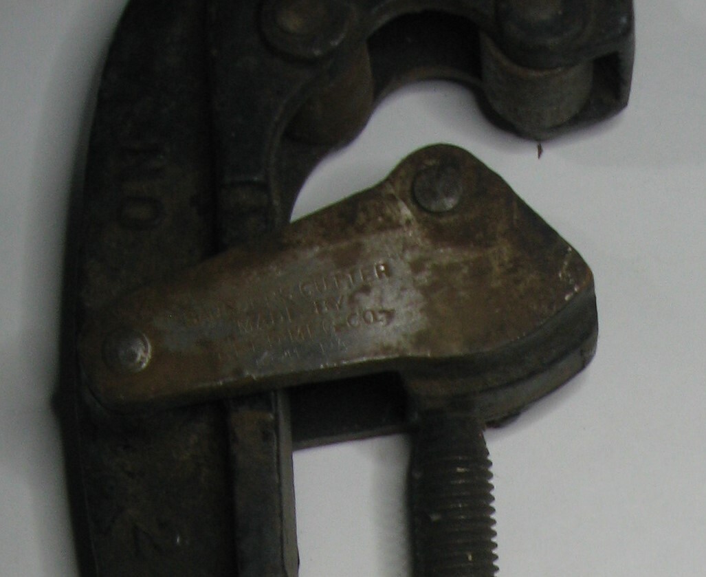 VINTAGE REED MFG. CO. SAUNDERS CUTTER No. 2 Heavy Duty Pipe Cutter 1/8 to 2″