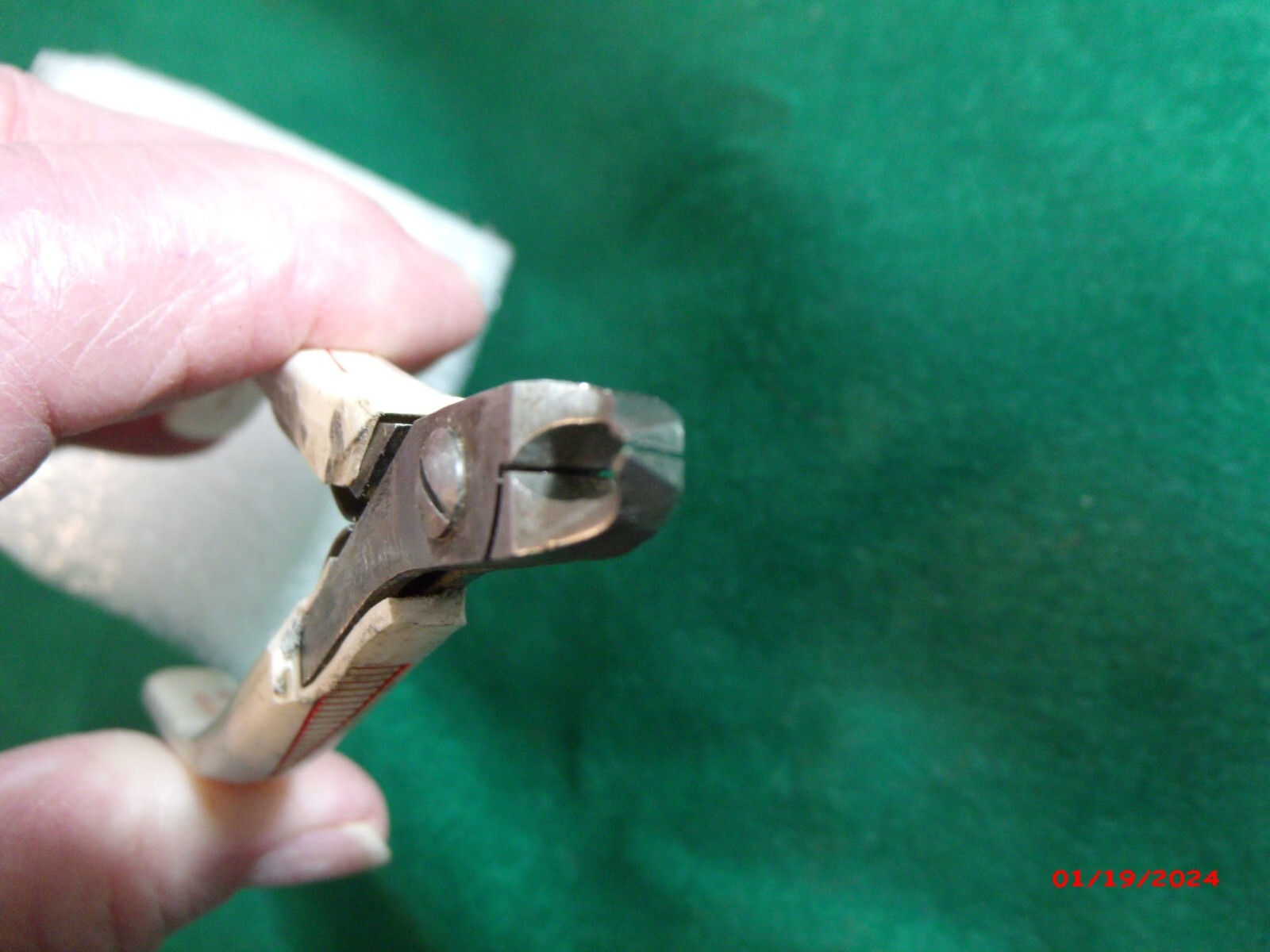 “LINDSTROM” #3512 4 1/4″ ANGLE END NIPPERS FOR CUTTING SMALL COPPER WIRE