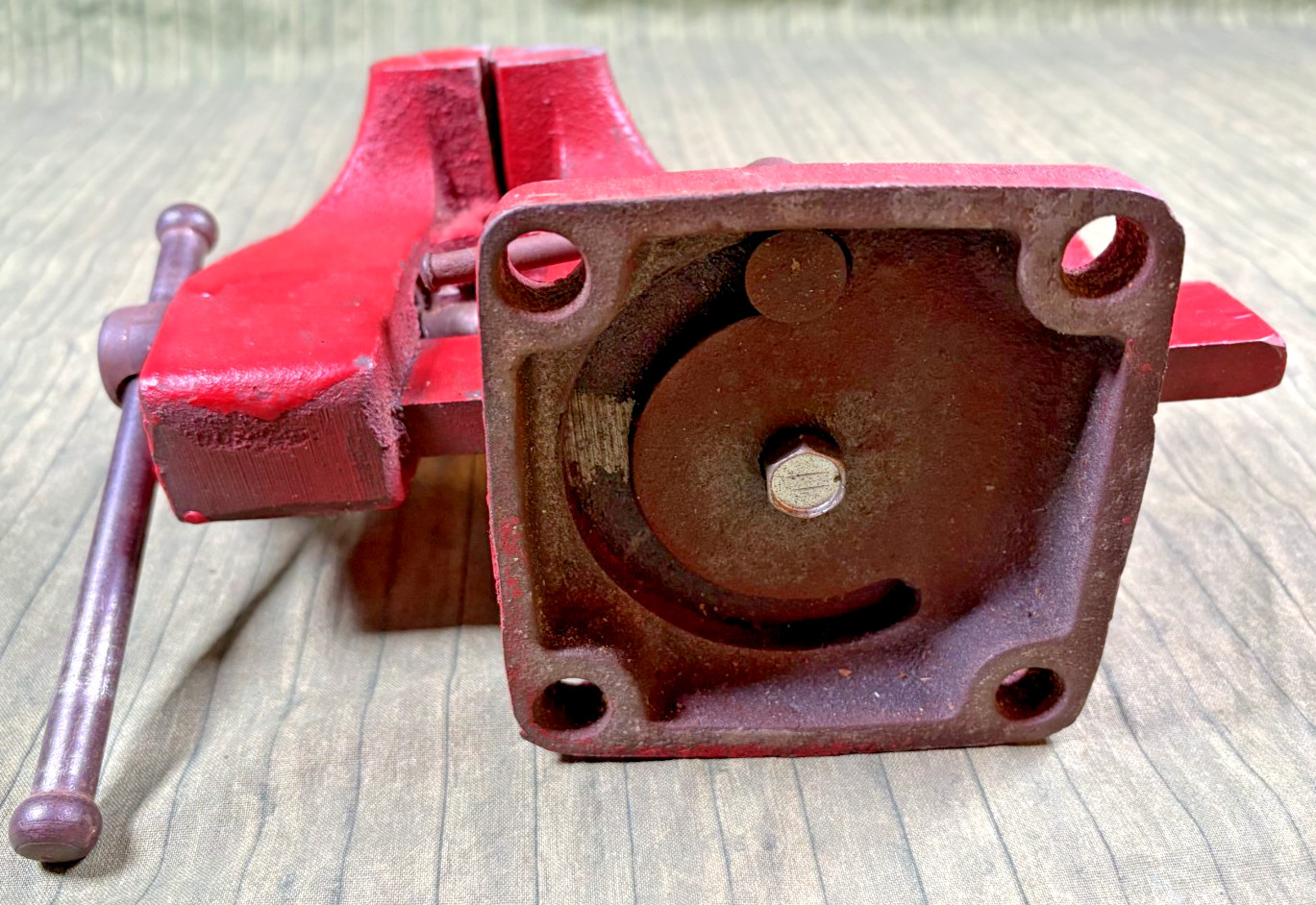 Vintage Wilton 4″ x 3-3/4″ Bench Vise Swivel Base W/ Pipe Jaws Anvil Red U.S.A.