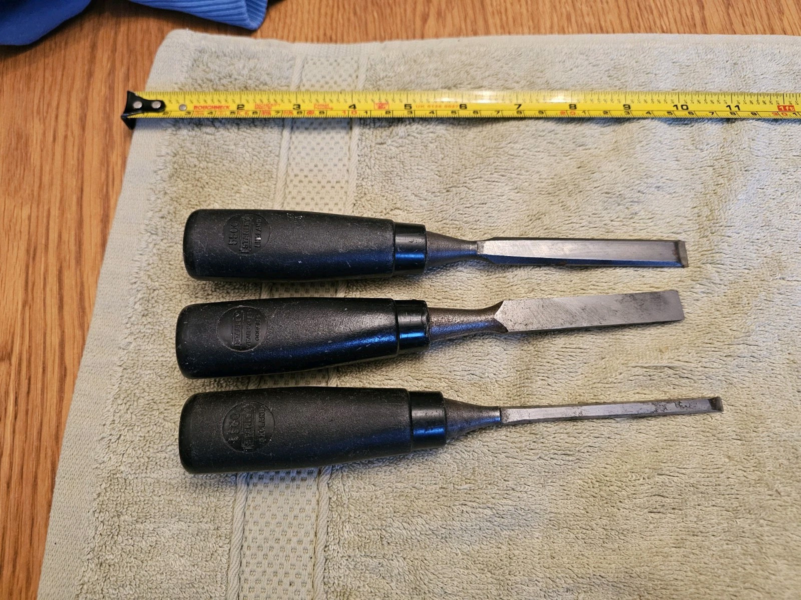 A Set Of 3 Stanley Bevel Edge Chisels. Black Handles