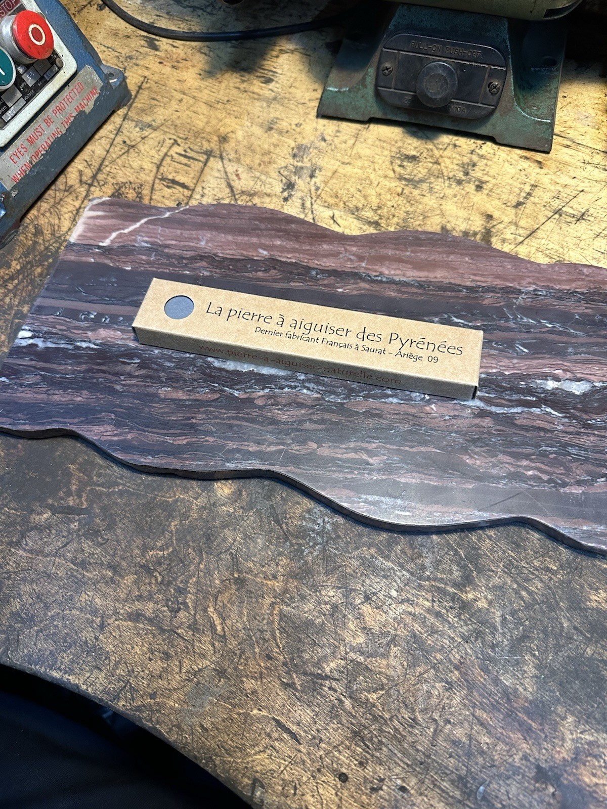 La Pierre à Aguiser Des Pyrénées Natural French Whetstone • New and Boxed