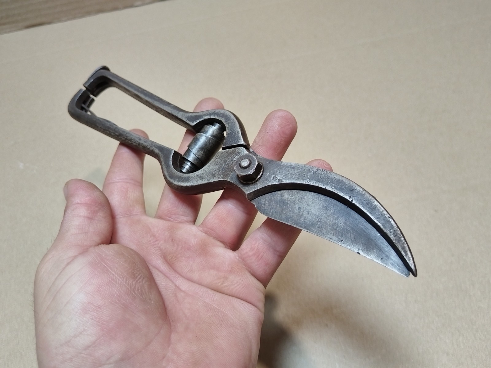 VINTAGE ANTIQUE HAND FORGED GERMAN VINEYARD SHEARS WINE SCISSORS GANZ STAHL