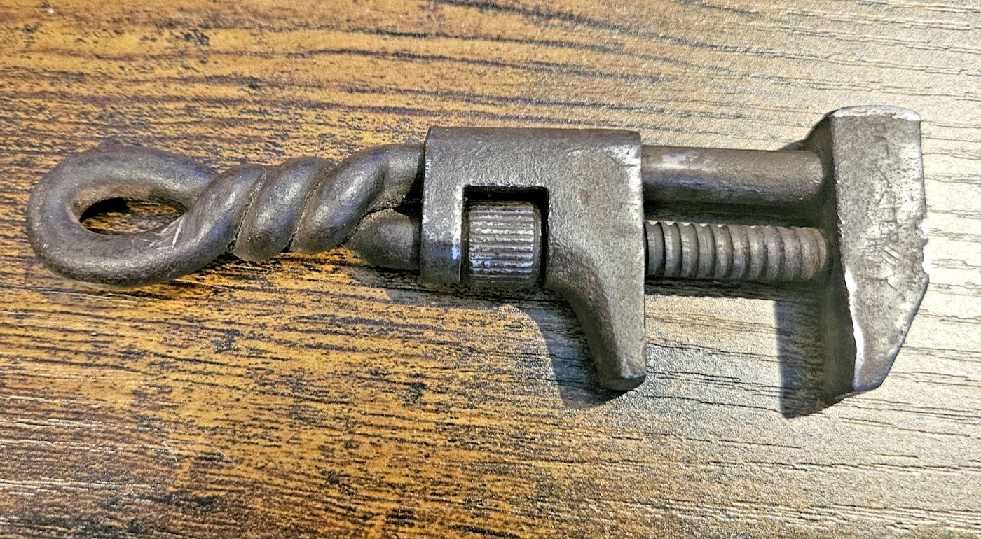 Antique Adjustable Monkey Pipe Wrench w Twist Handle Twisted Small 5″