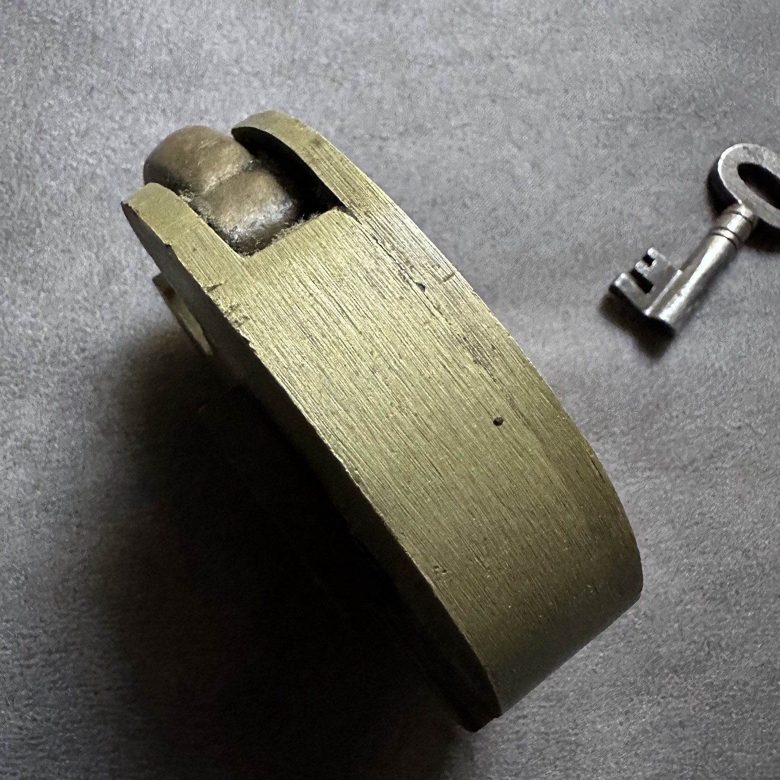 ANTIQUE SOLID BRASS SECURE 4 LEVER BRITISH MADE PADLOCK (WITH KEY)