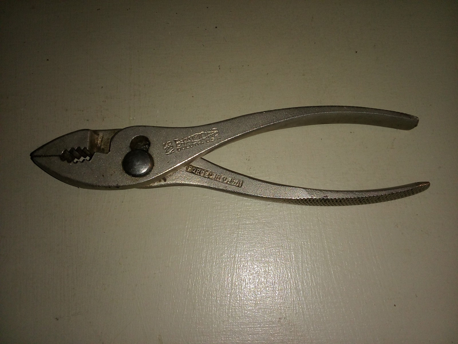 Diamond Deluth USA K36 6-1/2″ Pliers. Gently used condtion. Vintage