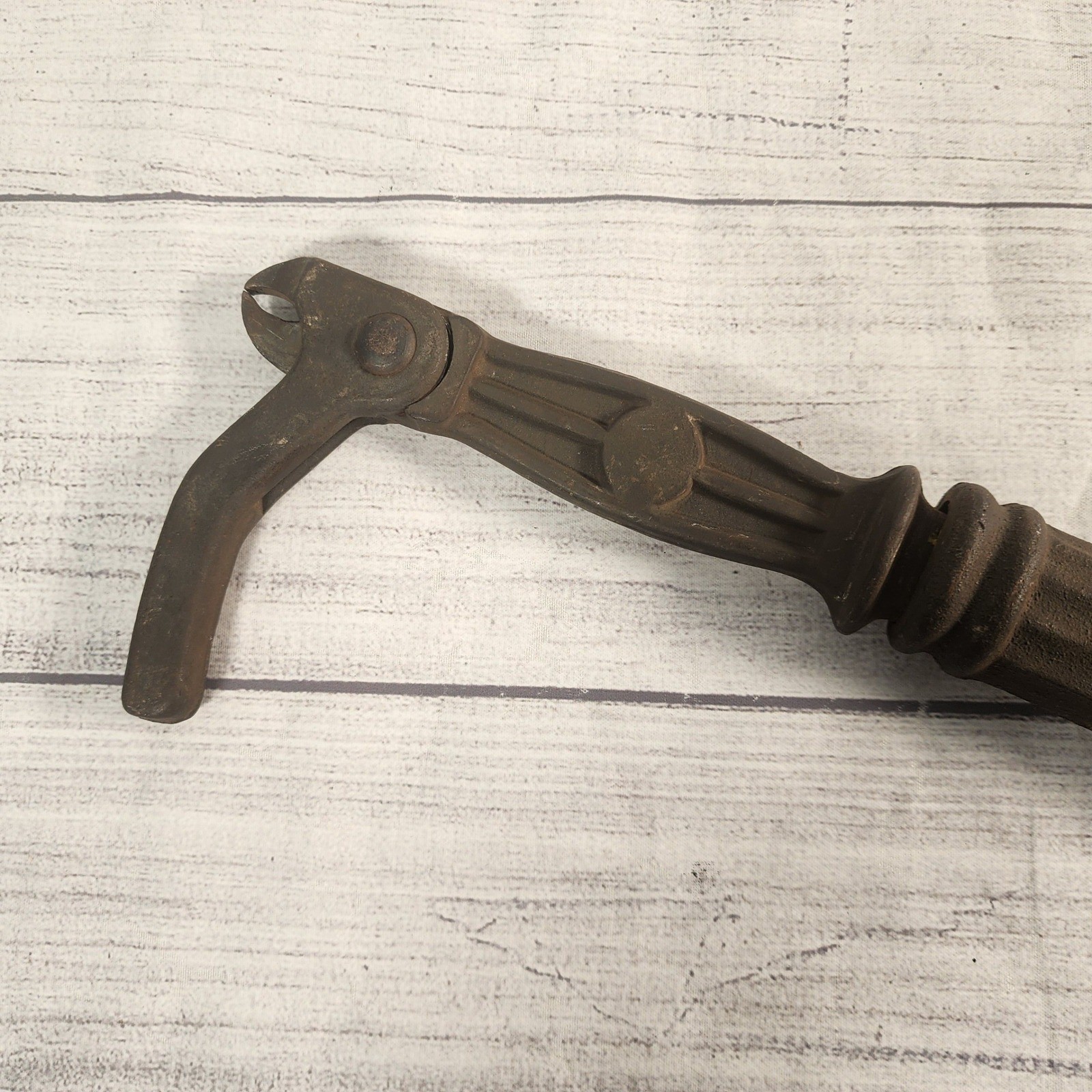 Vintage Crescent No 56 Suregrip Nail Puller Antique Tool Made in USA