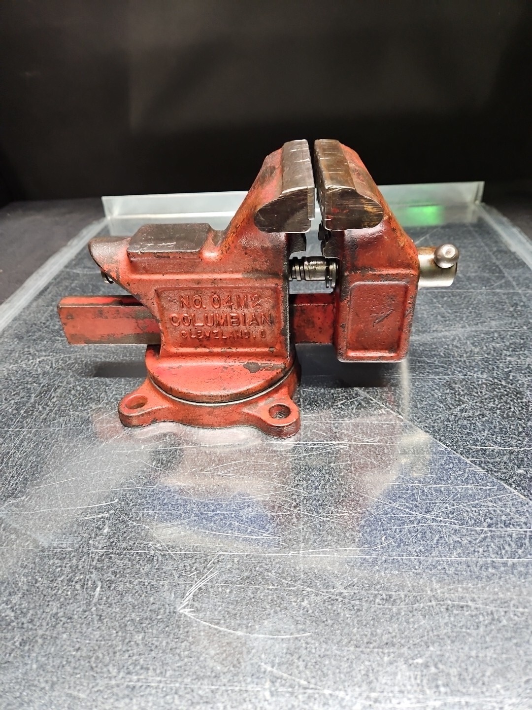 Vintage Columbian No.04M2 Anvil 4″ Bench Vise With Pipe Jaws