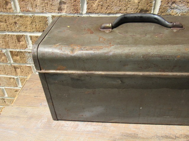 VINTAGE METAL CRAFTSMAN 18″ PORTABLE TOOL BOX WITH TRAY 18″ L X 6″ H X 8″DEEP