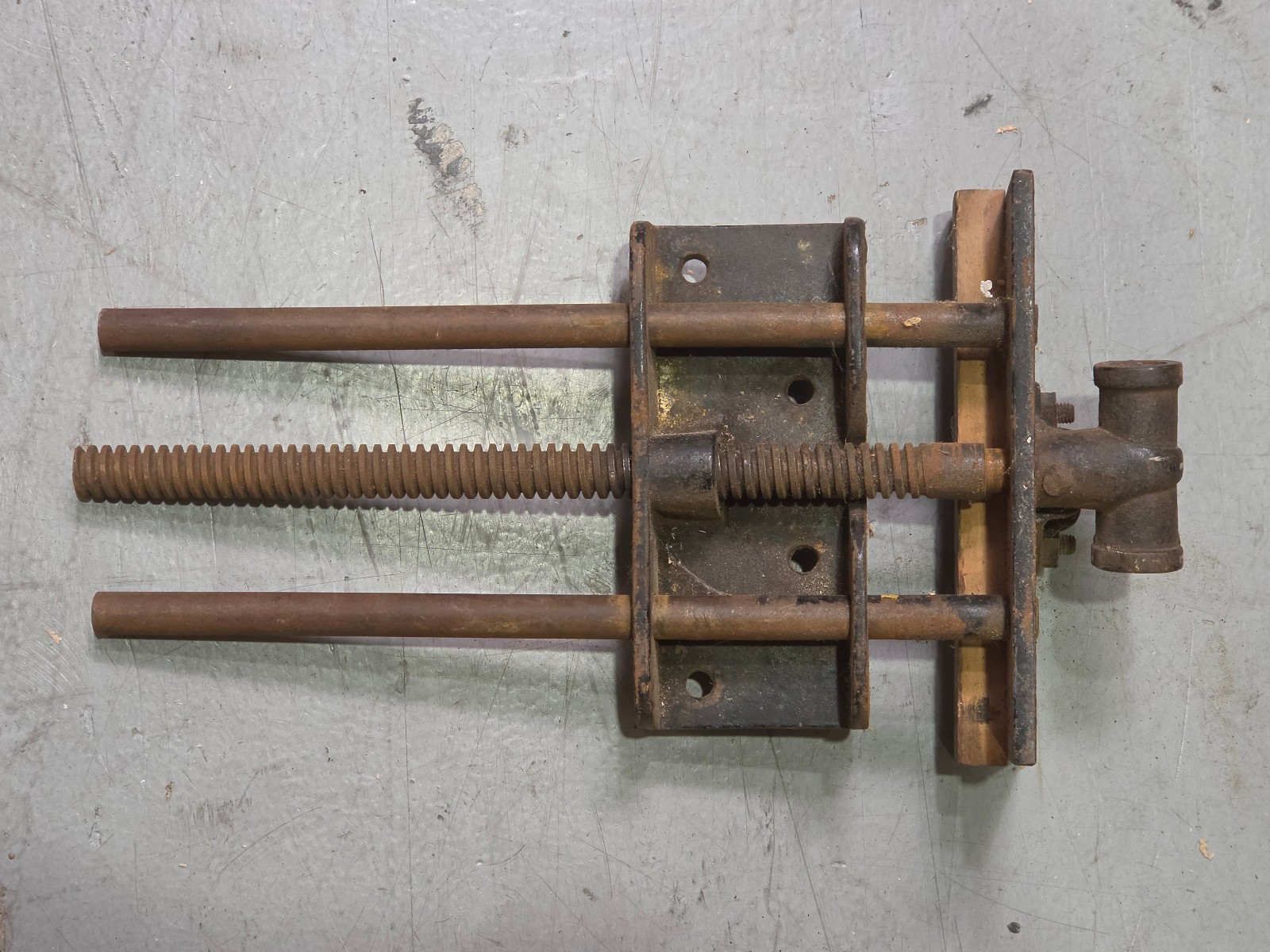 Vintage Heavy Duty Vise under bench mount woodworker Unknown brand