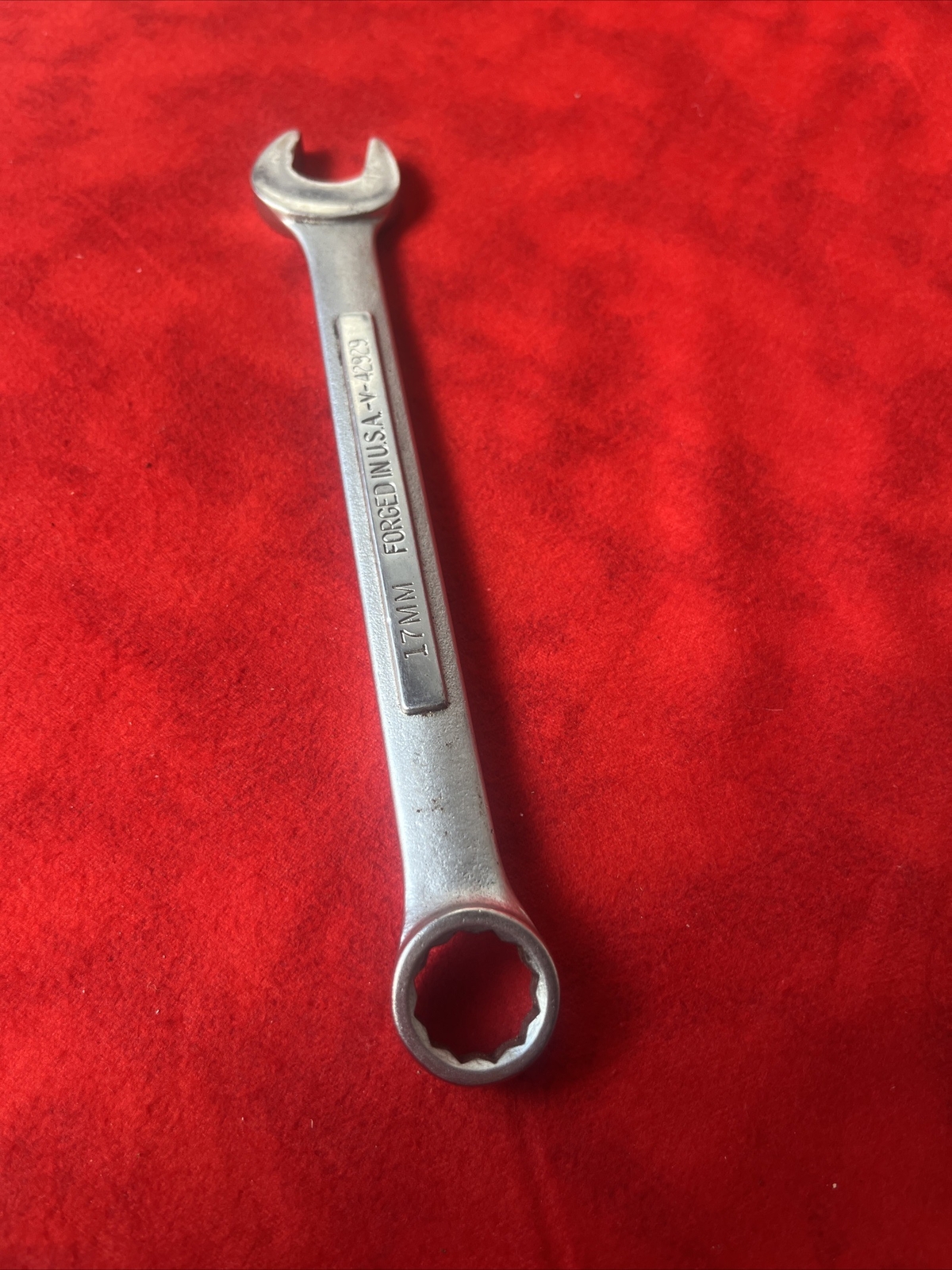 CRAFTSMAN -V- 42929 COMBINATION WRENCH, 12 point, 17mm FORGED USA (t53)