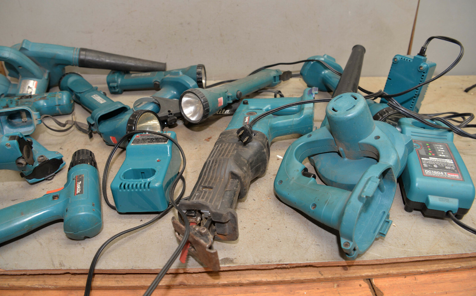 Makita cordless tool lot 18 v blower & charger 9.6 v & flashlights vintage tools