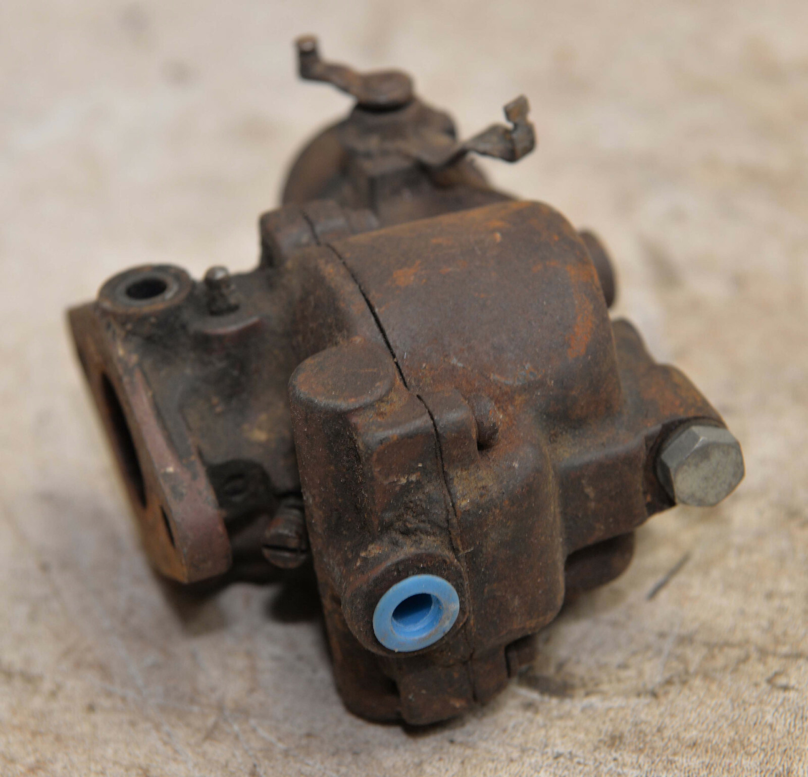 Vintage Zenith tractor carburator 915 collectible early engine part farm tool