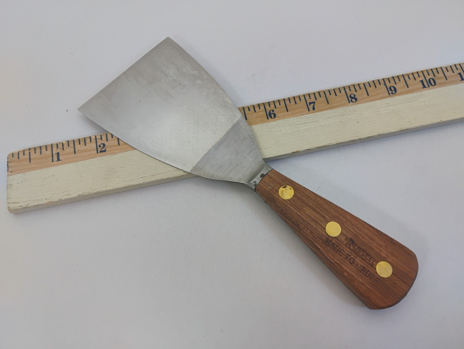 Vintage Russell USA 3″ High Carbon Scraper Full Tang Forged Brass Rivets NOS