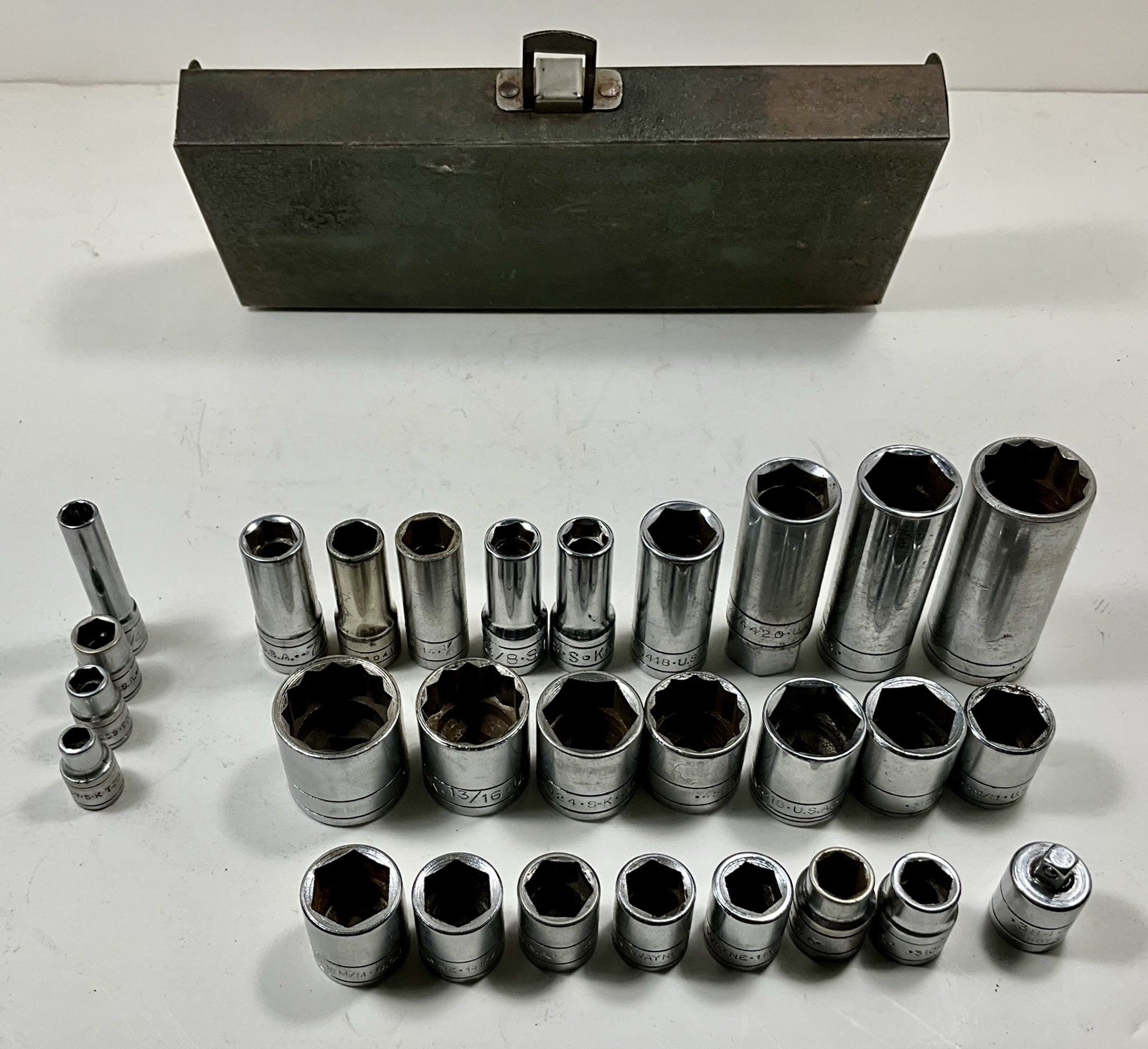 Vintage S-K 3/8″ 1/4” Drive 28 Piece Socket Set W/ Case