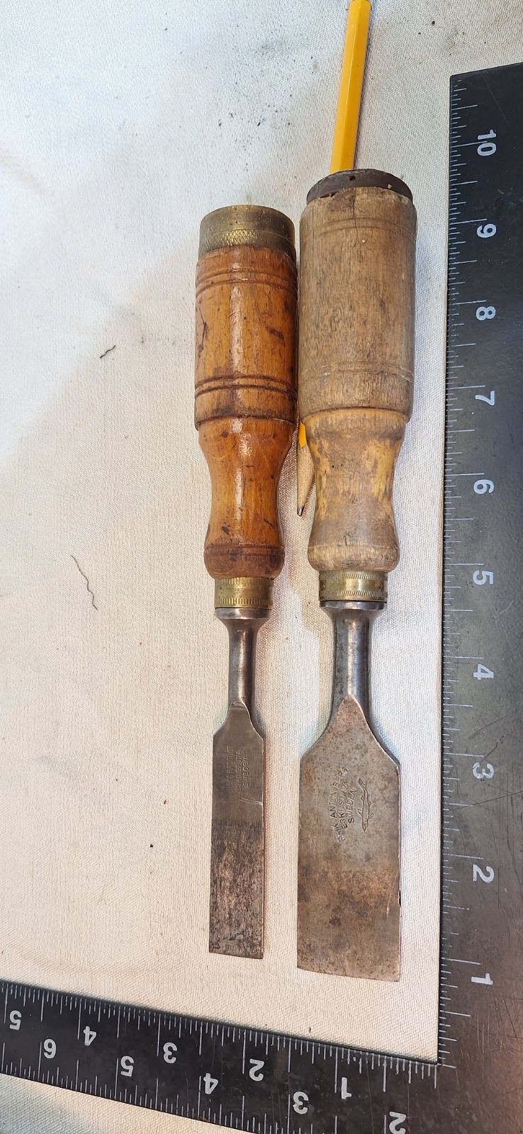 Erik Anton Berg Eskilstuna Sweden beveled Chisel 1 ” shark logo. + 5/8″ no logo