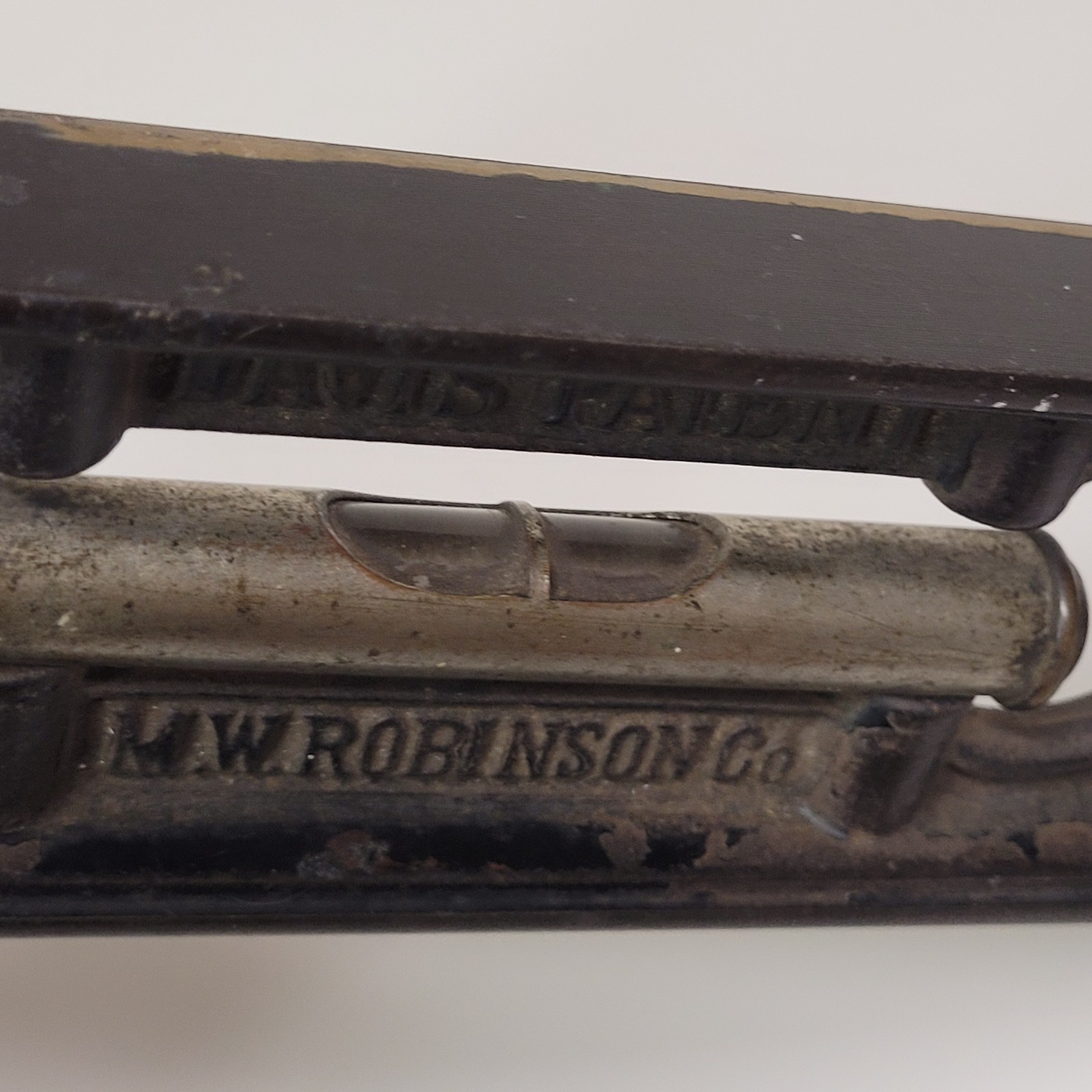 Antique DAVIS PATENT N.W. ROBINSON CO BROOKLYN NEW YORK CAST IRON 18″ LEVEL