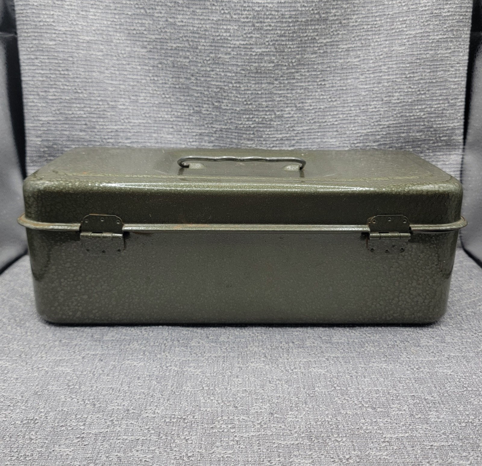 Vintage Olive Green Metal Tackle Box Chest Toolbox Tackle Box GUC 11″×5.5″×4″