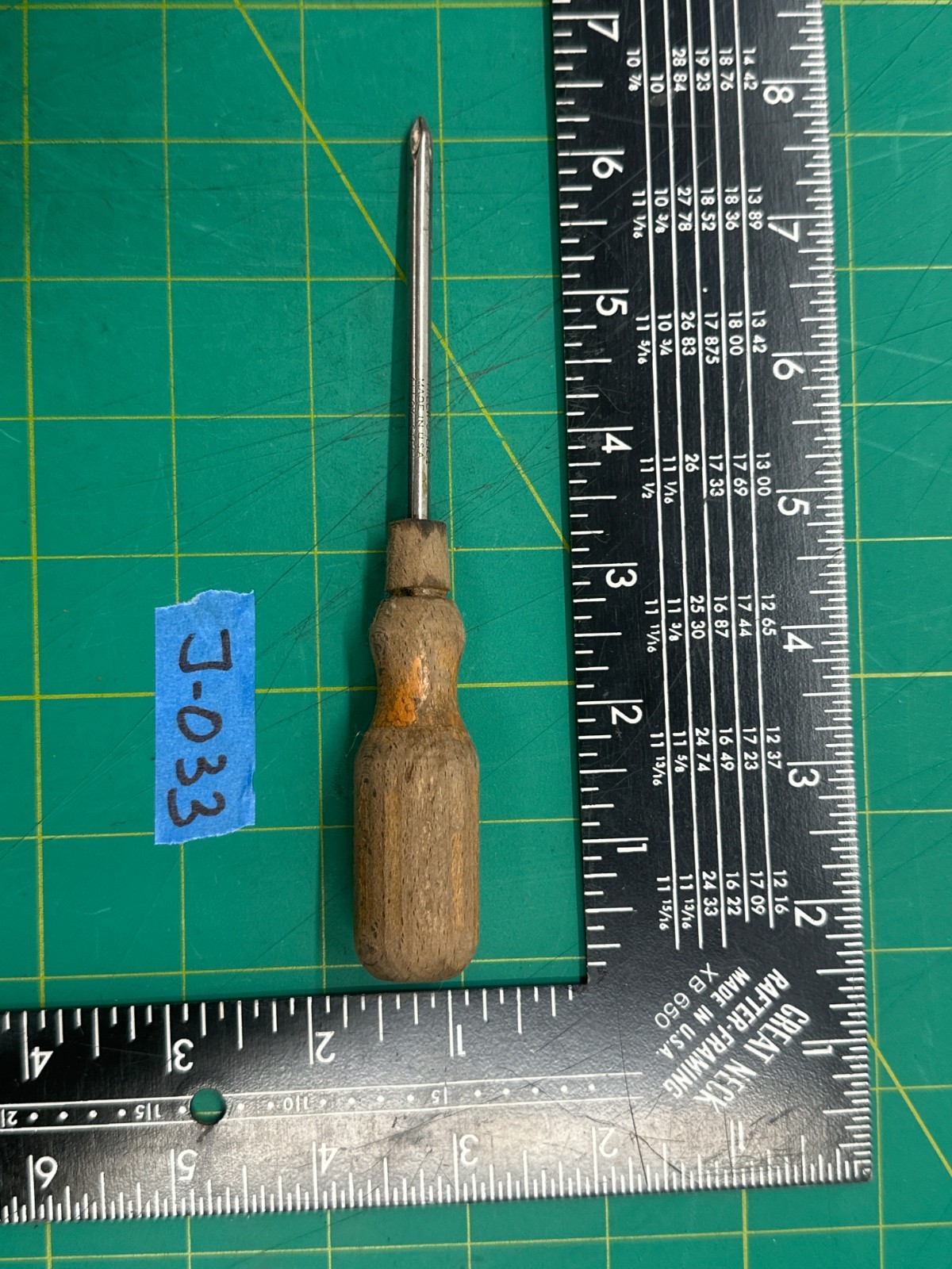 Vintage 6.25″ Phillips License-1 No.1 Screwdriver Wood Handle, Made in USA