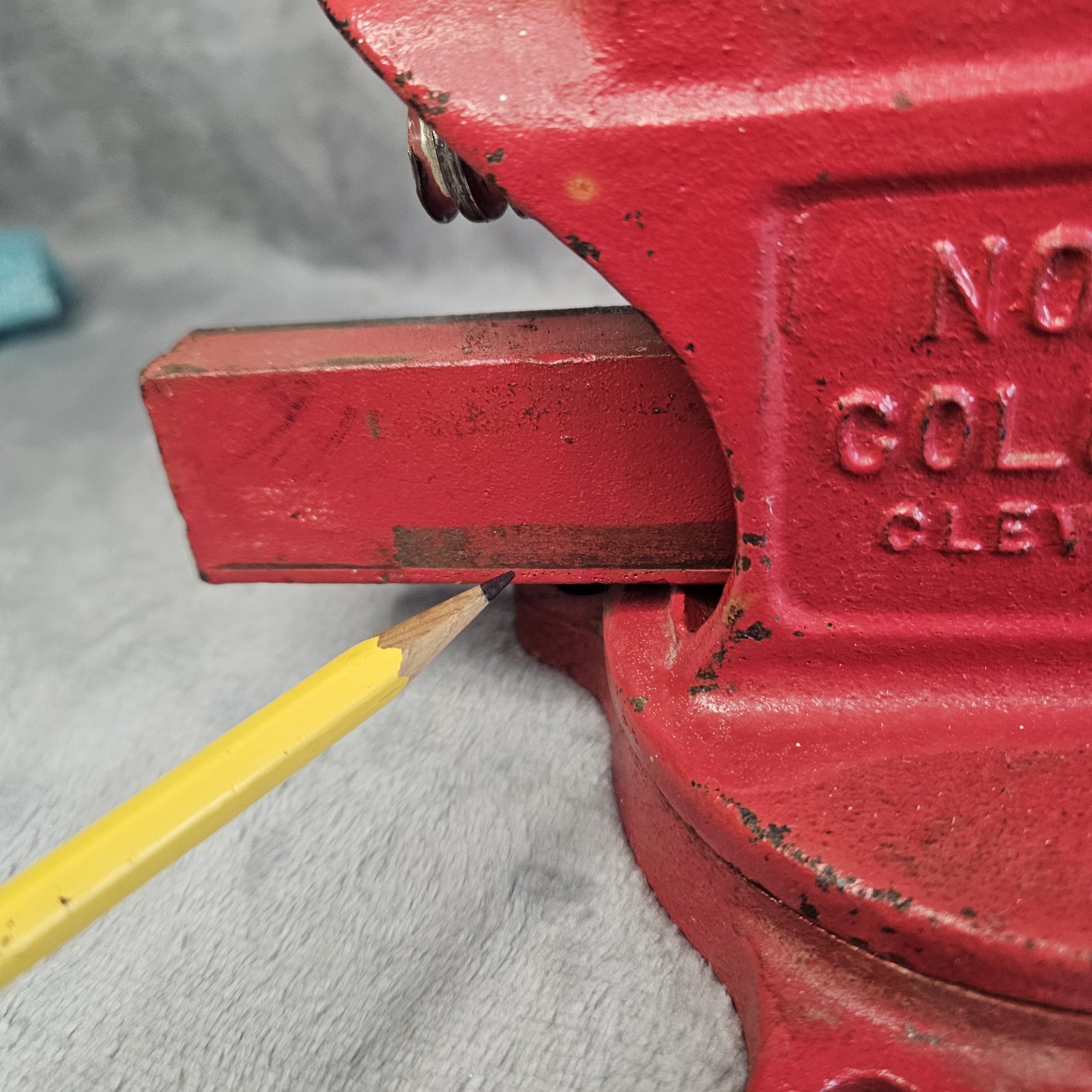 VINTAGE COLUMBIAN No.04 M2 ANVIL BENCH VISE 4” JAWS, CAST IRON CLEVELAND.OHIO