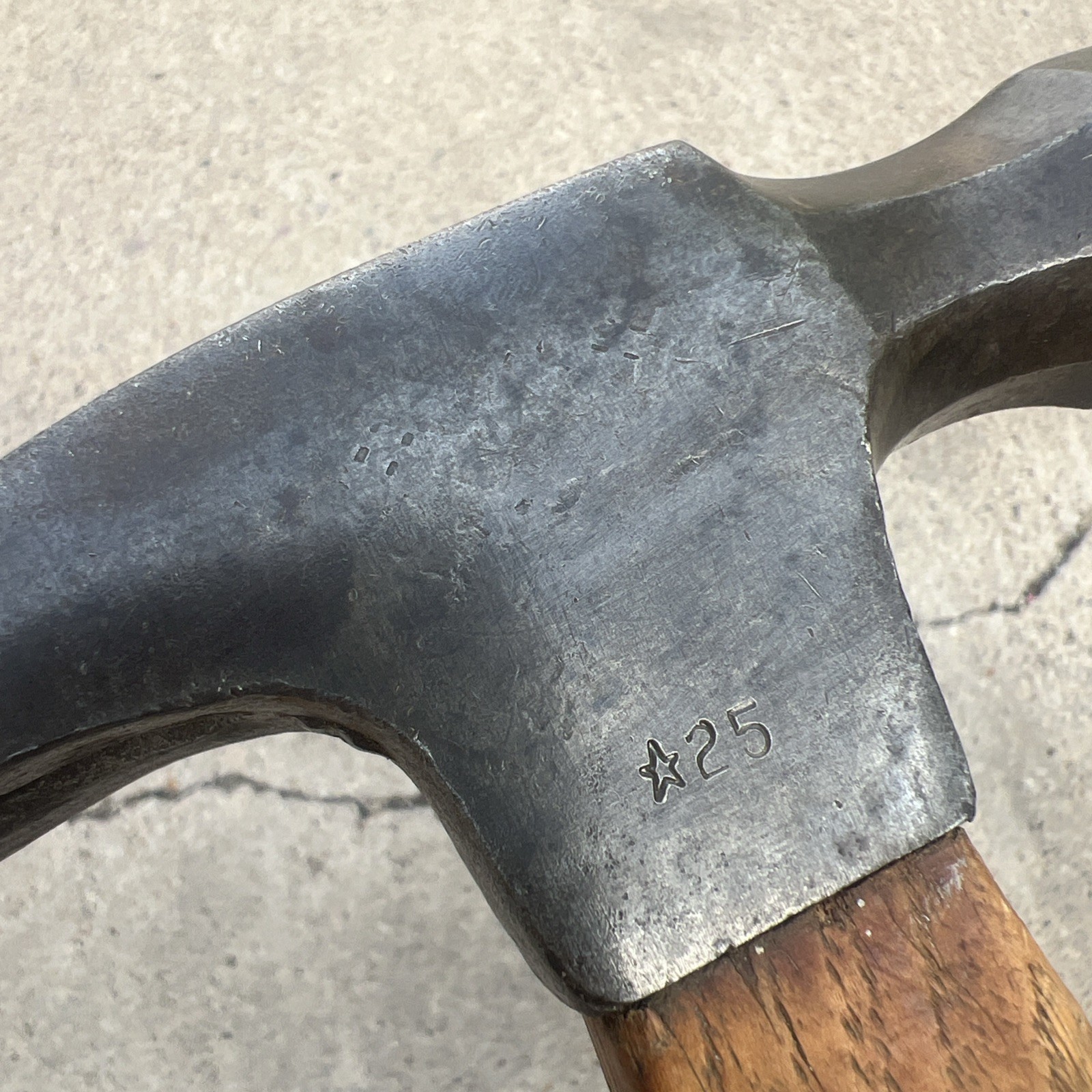 Vintage TRUE TEMPER FG018R *25 Straight Claw 18oz Hammer on a Wood Handle