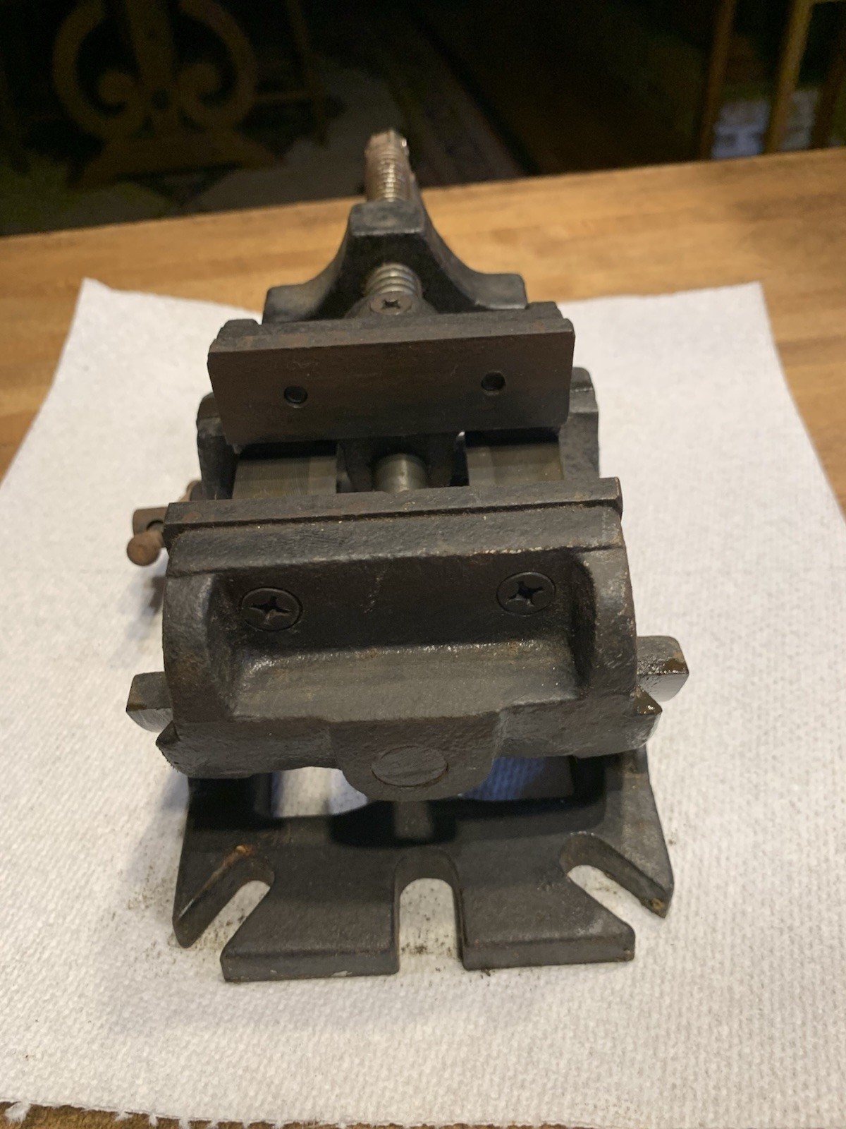 Swivel Base Bench Vise – Cast Iron Tips 0 – 90 Degrees