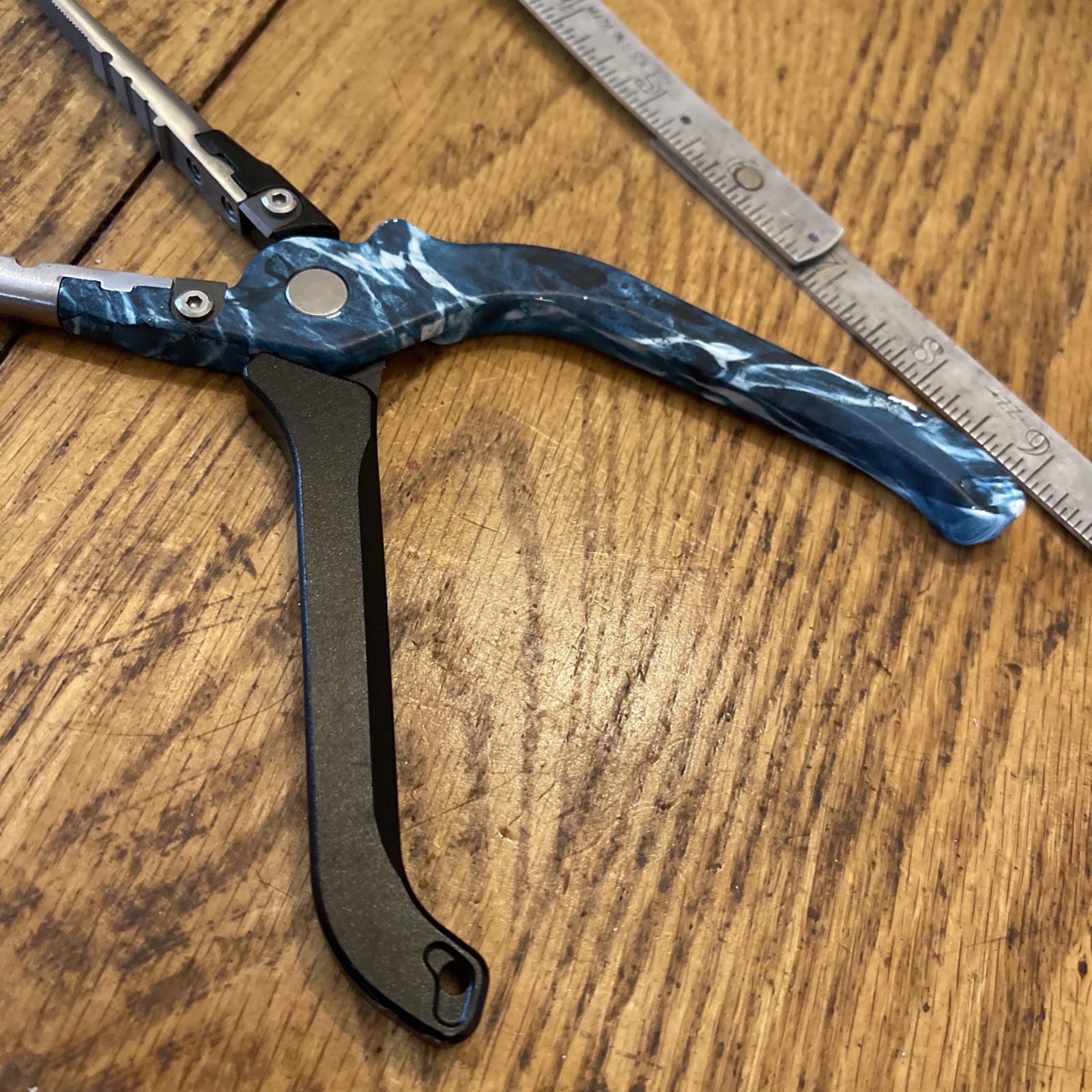 9” MUSTAD Style Straight Nose Fishing Pliers w/curved Handle Mossy Oak?