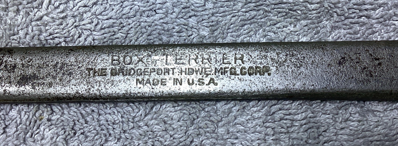 VTG. BRIDGEPORT HDWE BOX TERRIER CRATE TOOL