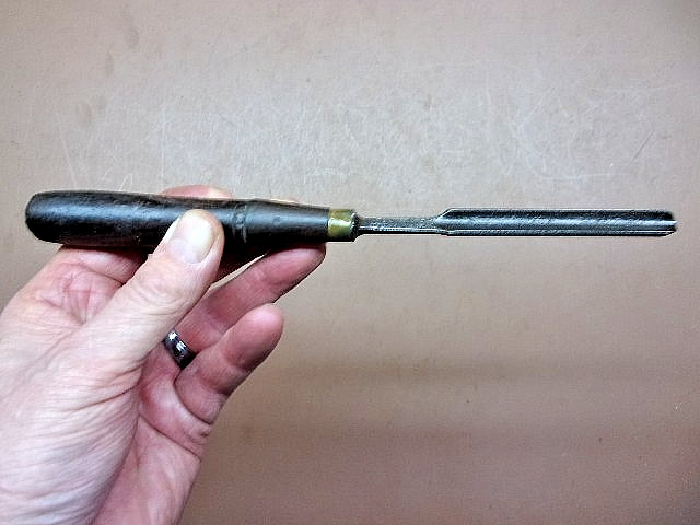 Antique W. BUTCHER Cast Steel 5/16″ Tang Style Shallow Gouge Wood Chisel
