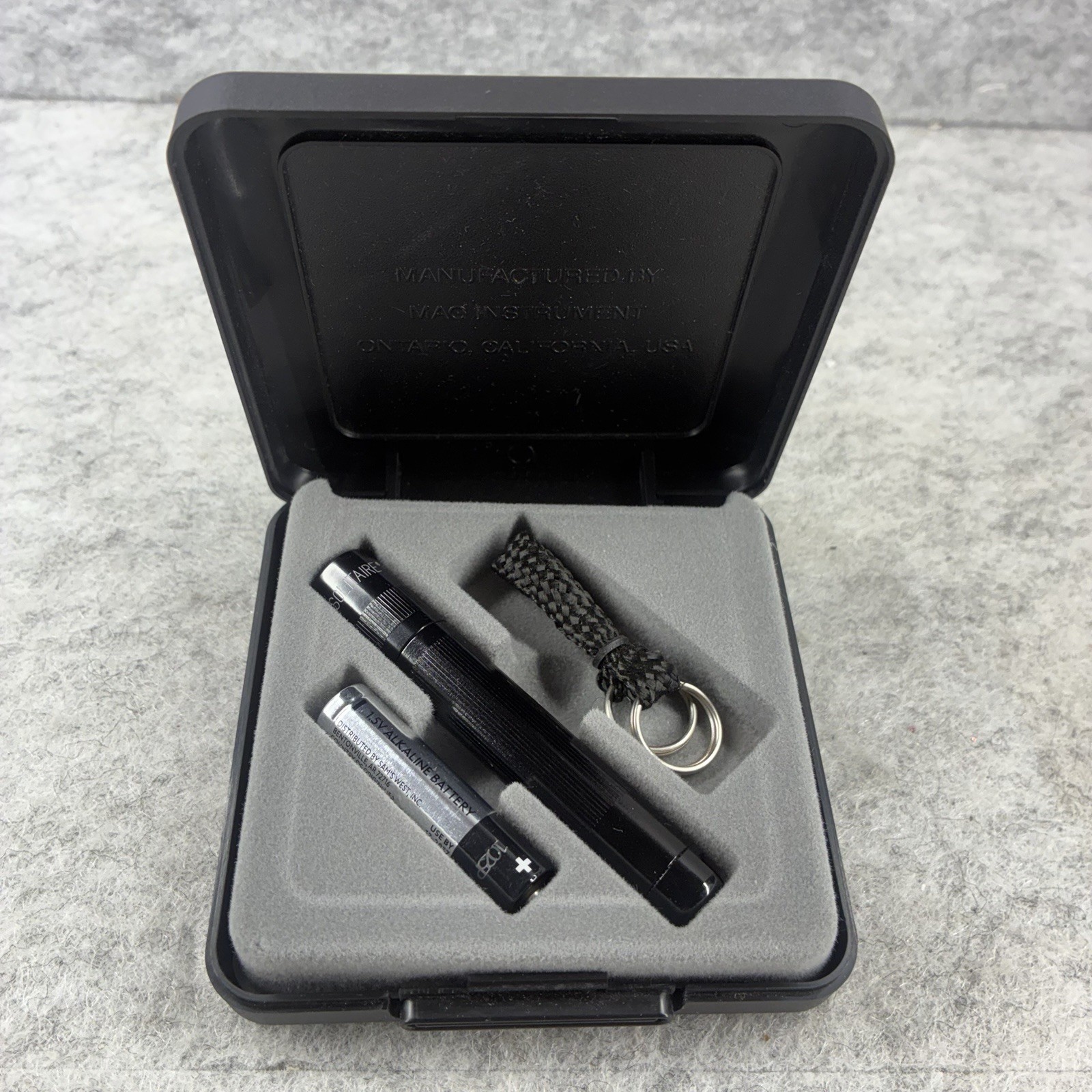 Mag-Lite Solitaire Single Cell Black Flashlight with Case Vintage 1992