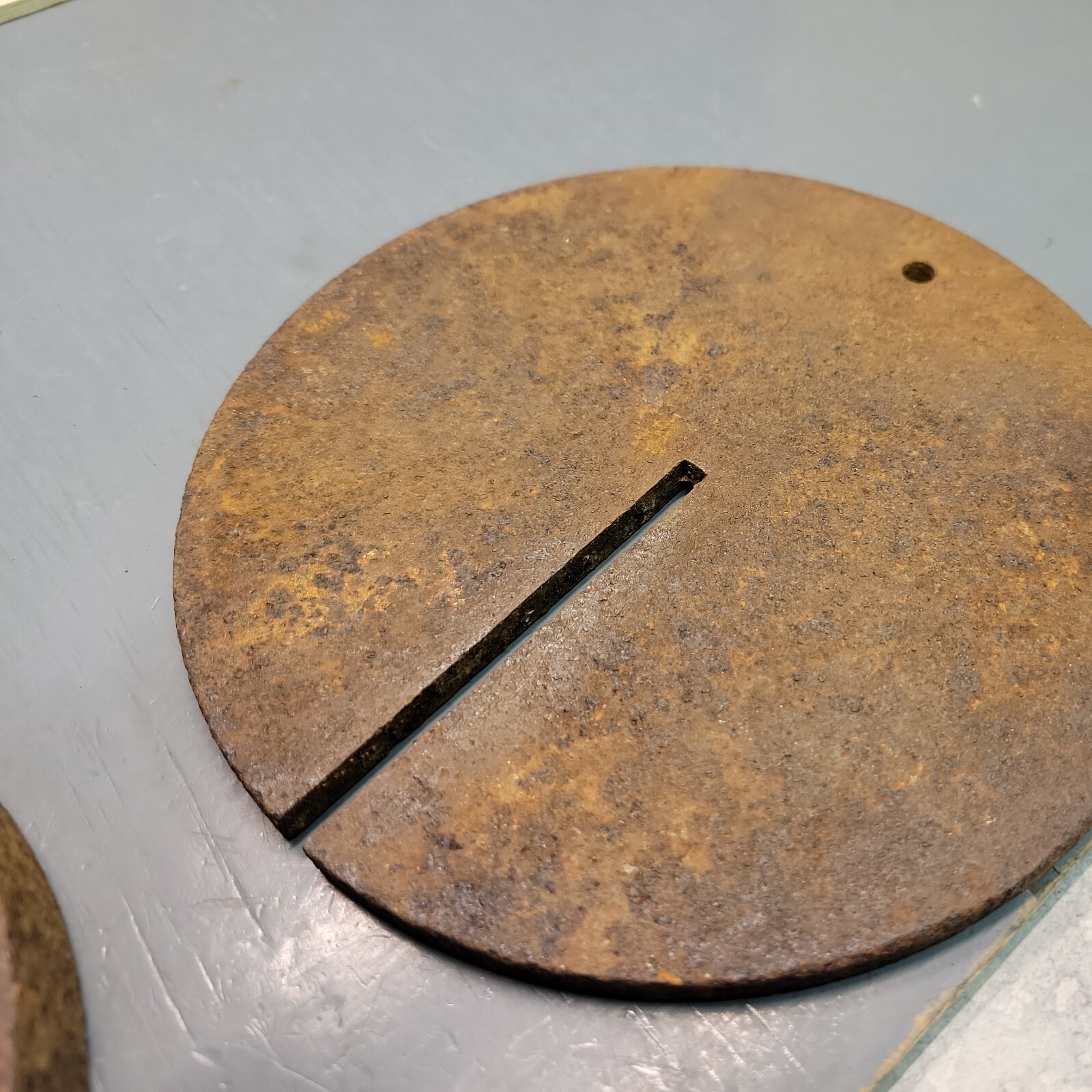 2 Vintage Scale Weight Steel 5-3/4″ Round Set Slot Slotted 5lb & 1.8lb = 6.76 lb