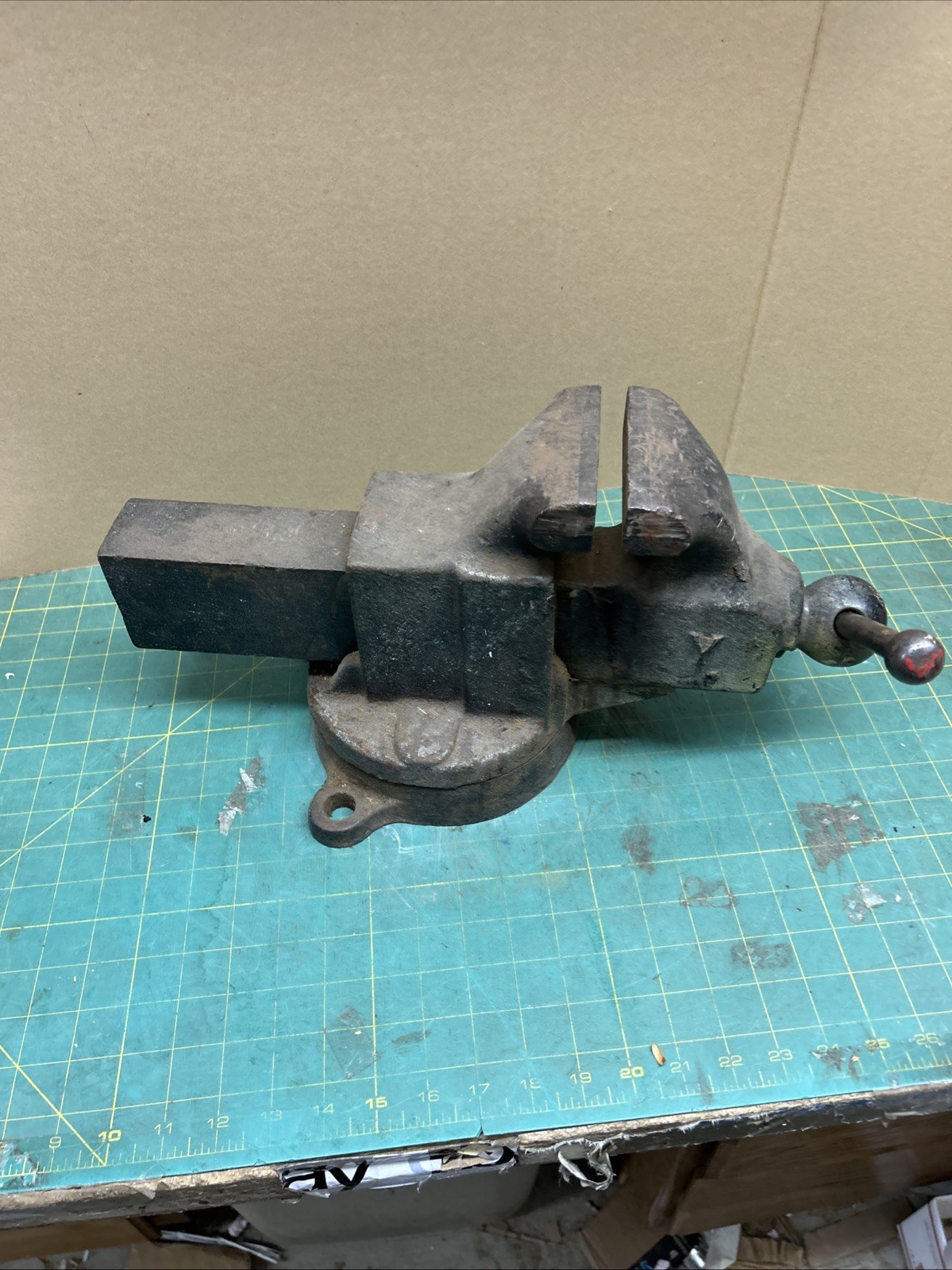 Vintage Original YOST Mfg. Co. Model 204 Bench Vise W/ 4″ Jaws – USA 49 LBS
