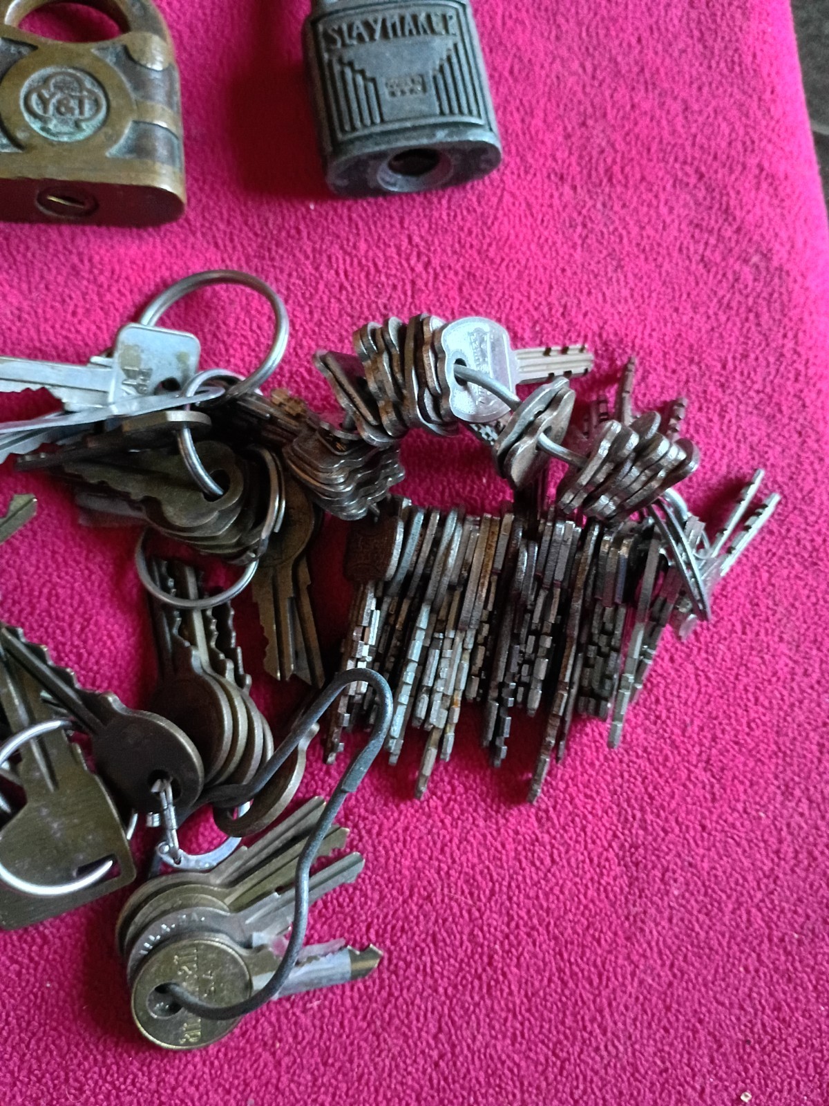 VINTAGE PAD LOCKS AND Miscellaneous KEYS NICE LOT Read Description