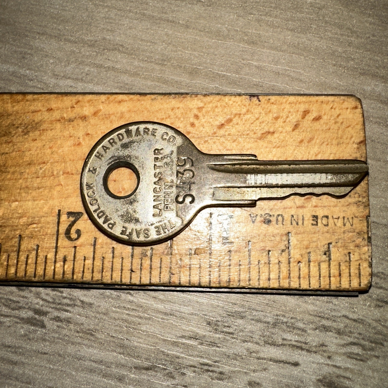 Safe PadLock & Hardware Co. Key #S439 Lancaster Penn.￼