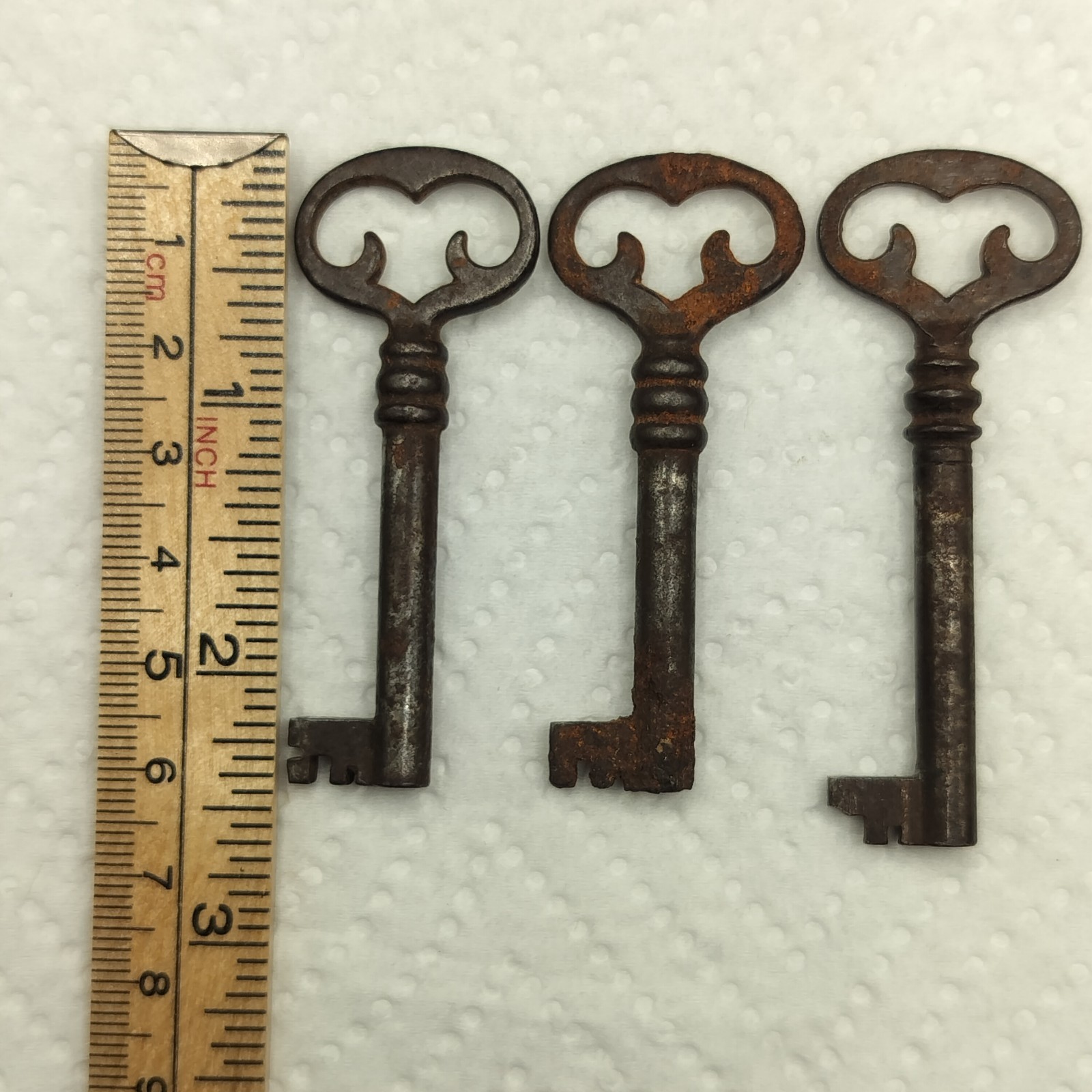 Lot of 3 Antique Ram Design Iron Skeleton Keys 2.5″ Vintage Heart Bow Warded