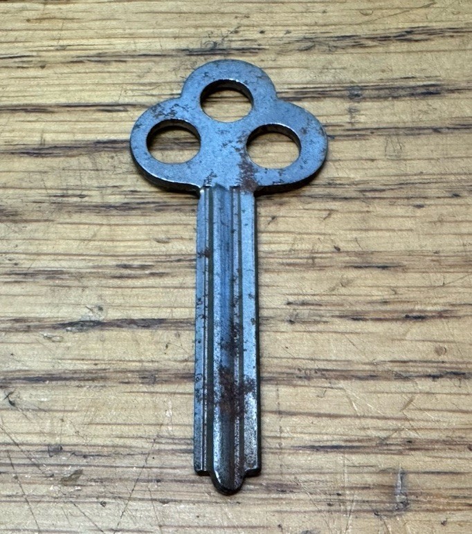 Lot of 33 Vintage Antique Keys Yale Keil Underwood Chicago Brass Skeleton