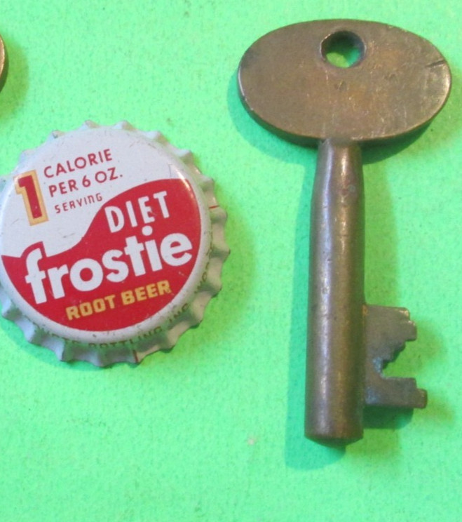 VINTAGE BRASS ANTIQUE SKELETON KEY POLICE ALARM CALL BOX GAMEWELL FIRE 2 INCH