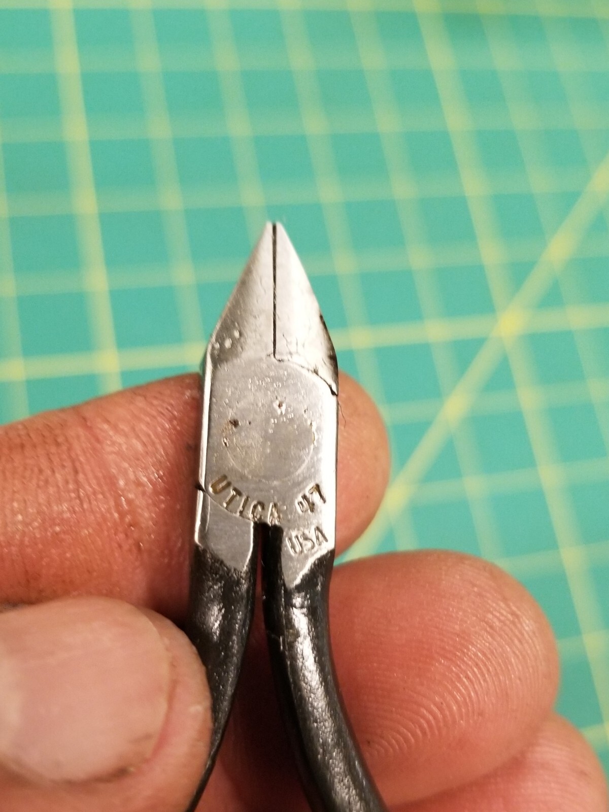 VINTAGE UTICA NO. 47 DIAGONAL PLIERS SIDE CUTTERS – 4 1/4″ INCH U.S.A.