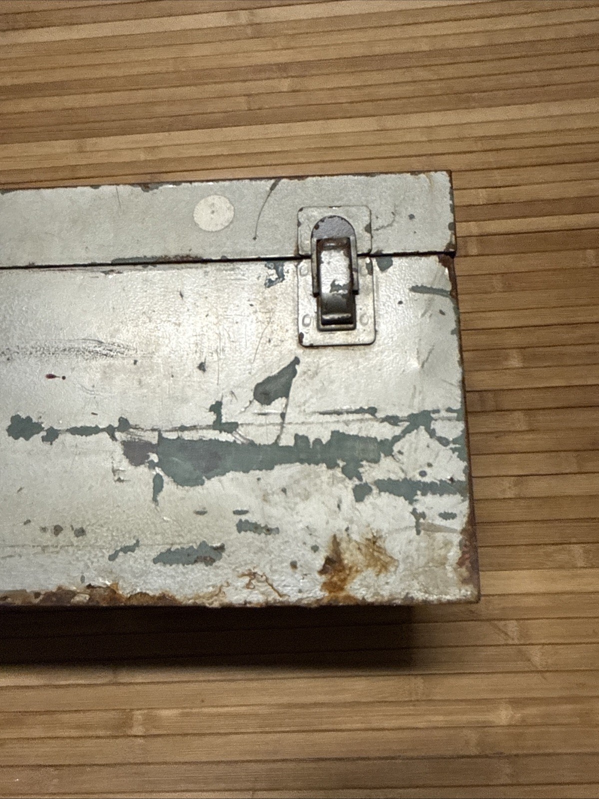 Vintage SNAP ON METAL TOOL BOX 20”L x 7”D x 7”H Good Condition