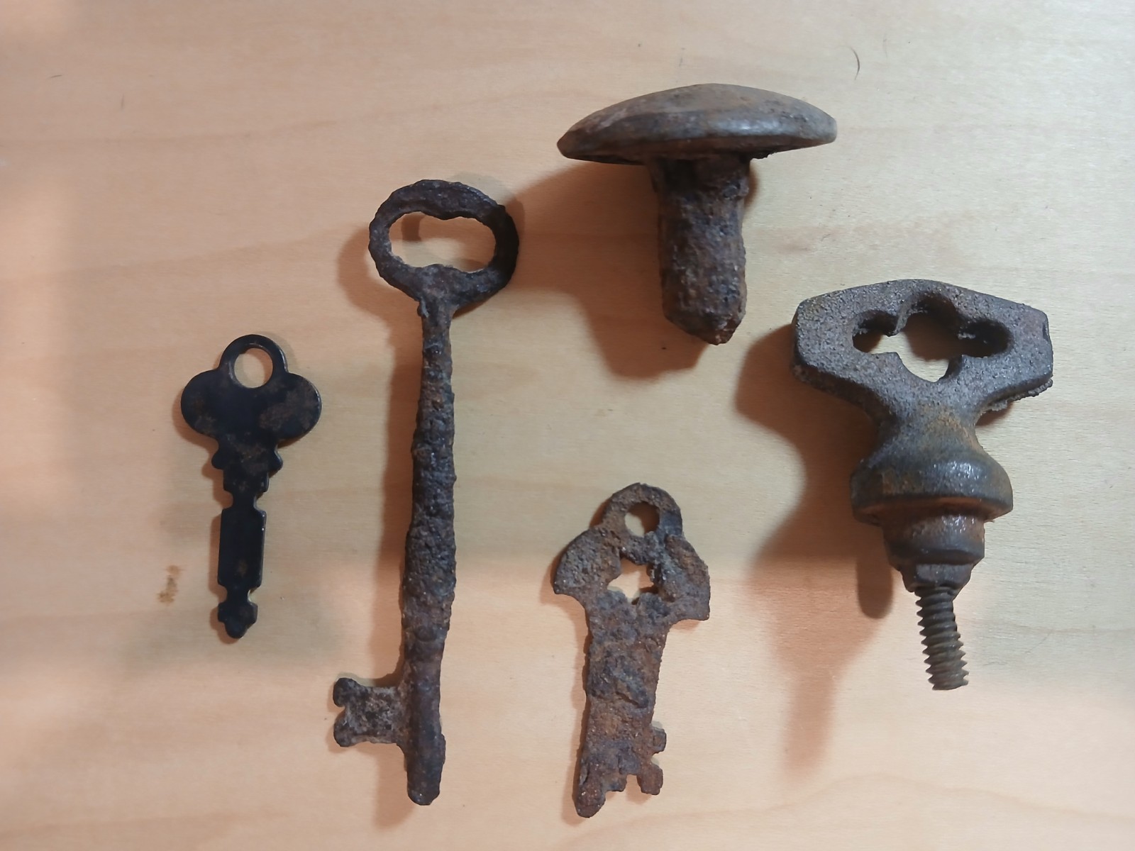 Lot of 5 Vintage Antique Skeleton Keys & Rusty Iron Hardware Steampunk Craft