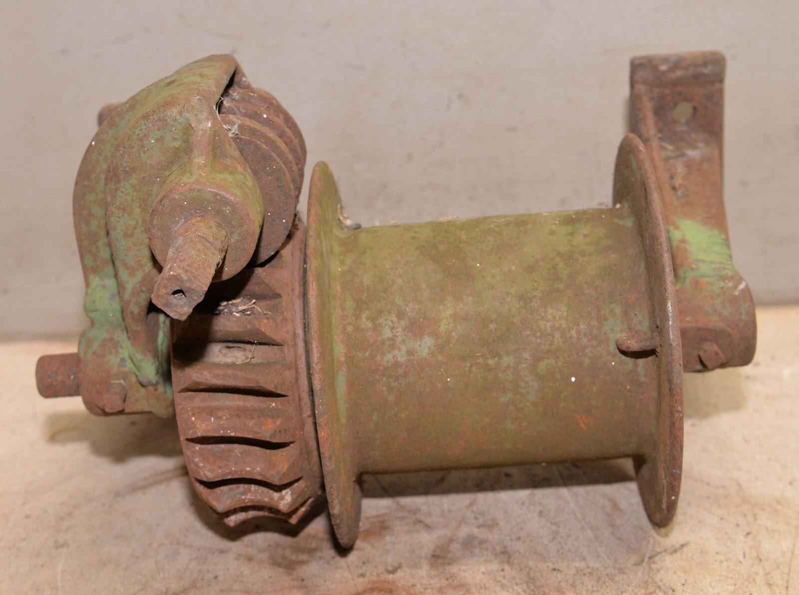 Antique Weller Mfg Co hand crank farm silo winch collectible mining logging tool