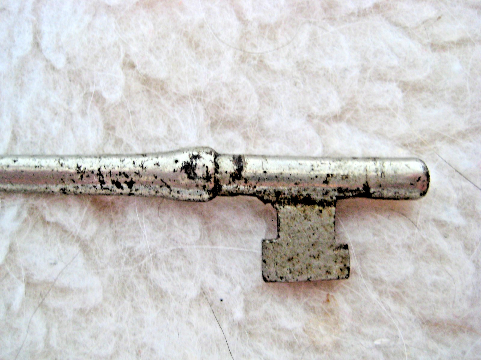 Antique Vintage 3.5″ Steel Skeleton Key Solid Barrel