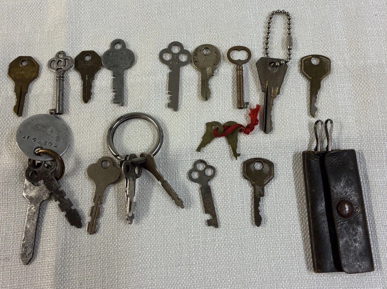 Old Keys Lot of 19 Master Lock Chicago Lock Yale Jr Hurd Briggs & Stratton USA