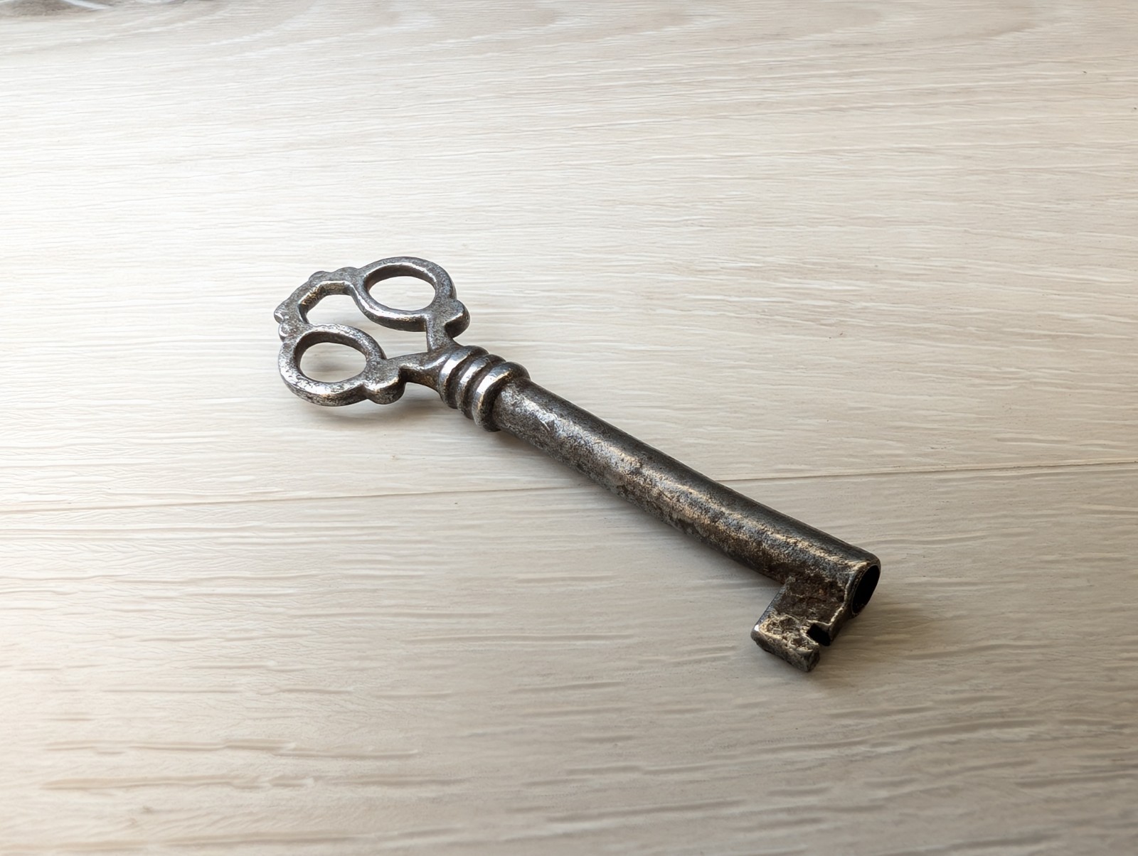 Antique Skeleton Key Open Hollow Barrel Owl Ornate Design Art Deco Victorian