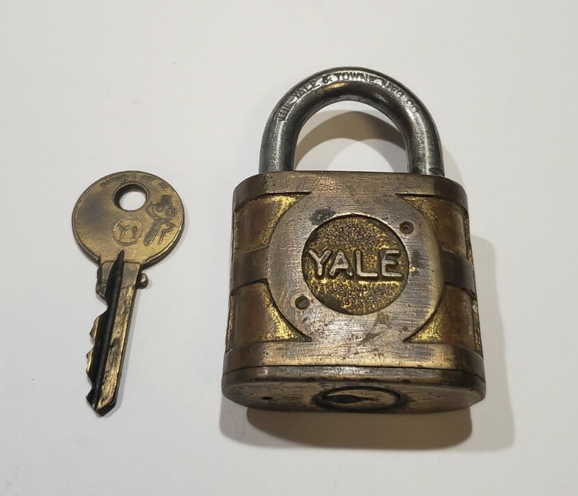Yale &Towne Mfg Co Brass Pad Lock Steel Shackle Y&T KEY WORKS SUPER PIN TUMBLER