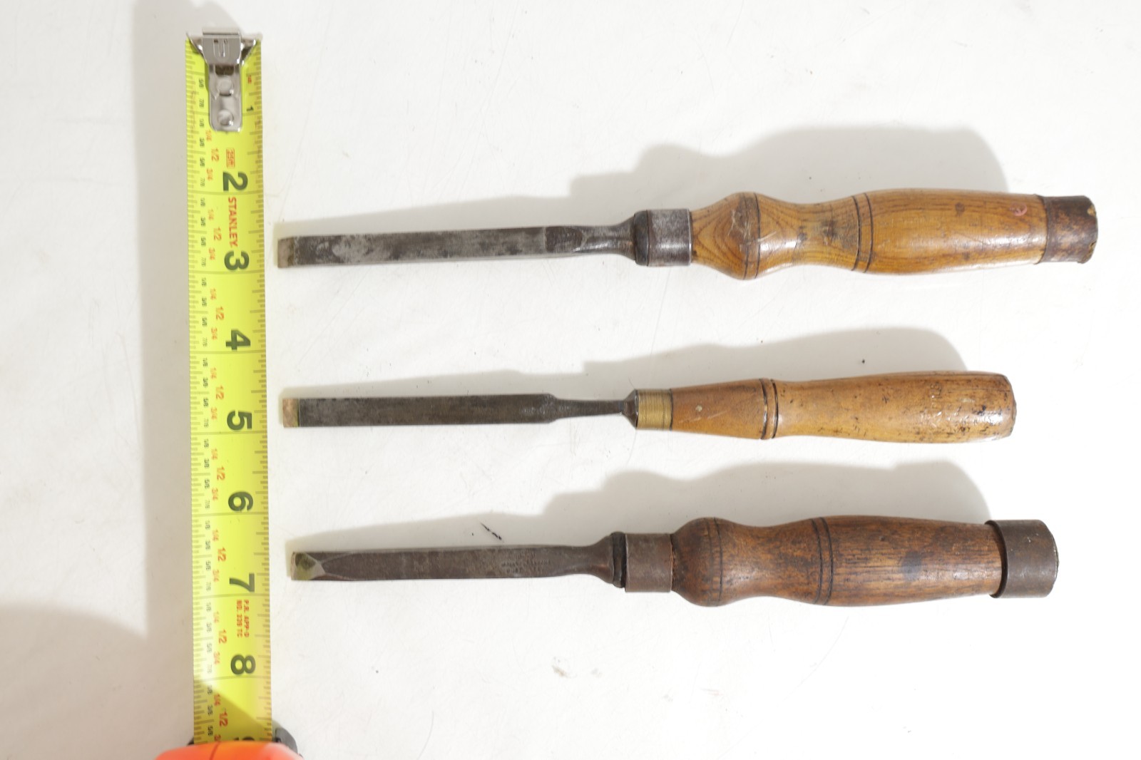 HUGE LOT OF 11 BENCH AND GOUGE CHISELS IN GOOD USED CONDTION DIFFERENT SIZE