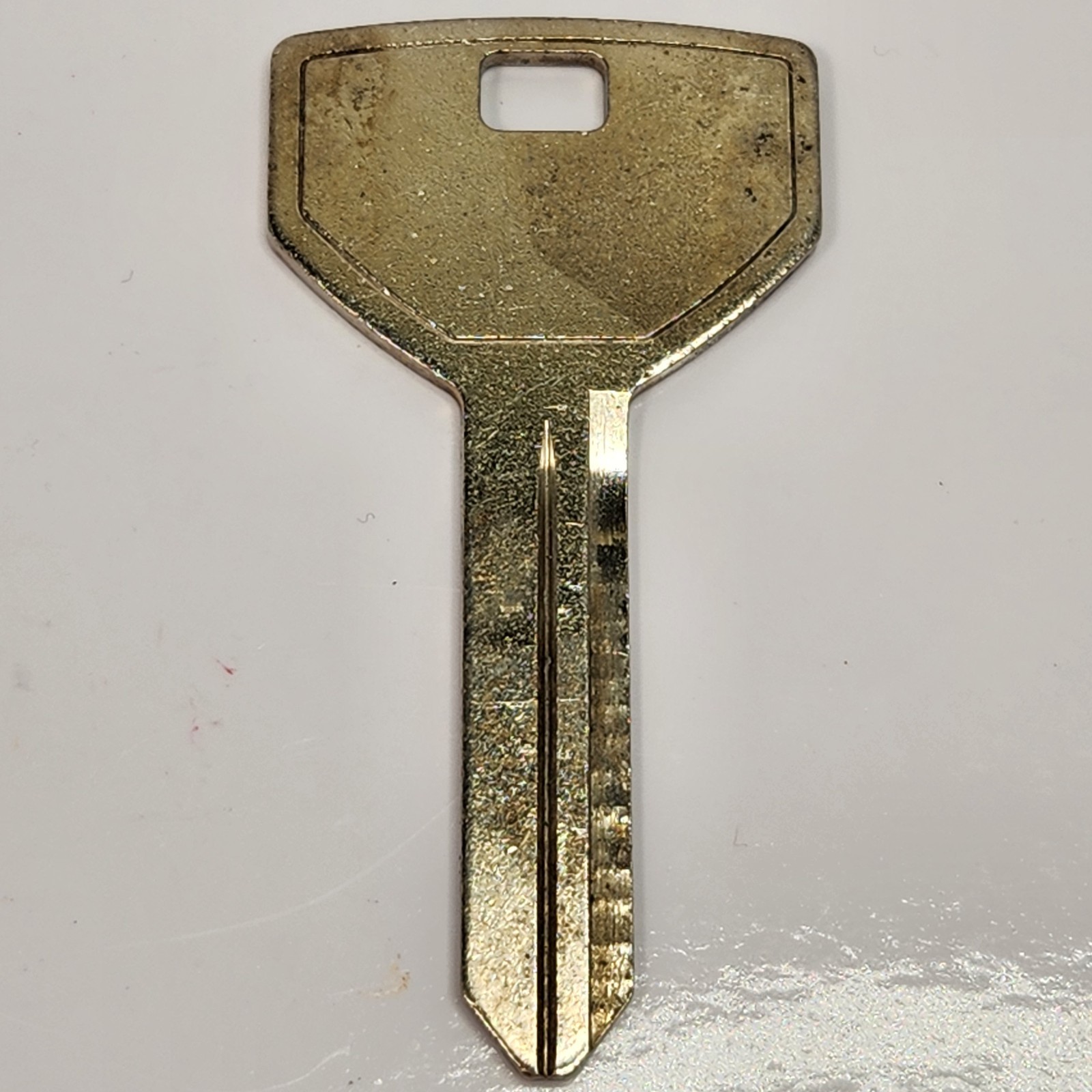 Vintage Blank Key Brass Gold YI54 Collectable
